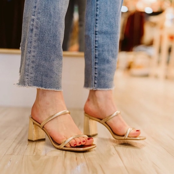 STEVE MADDEN ❤️🔥 LILAH GOLD HEELS NEW IN BOX! - Picture 2 of 8